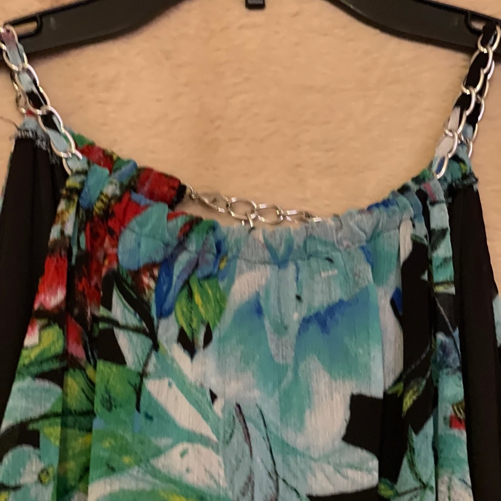 Dresses - Picture 4 of 16